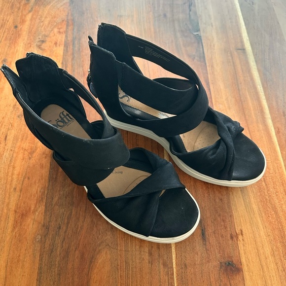 Sofft Black Crisscross Sandals *new condition* - Picture 1 of 5